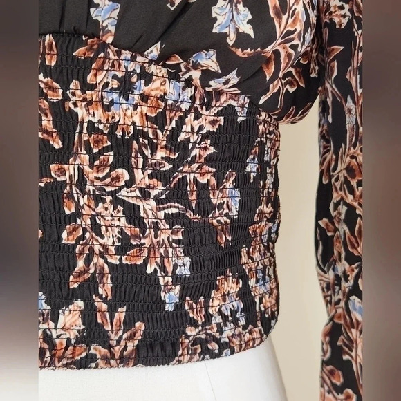 NWT || FREE PEOPLE || Santiago smocked blouse, crop, black, floral, size small - Picture 4 of 11